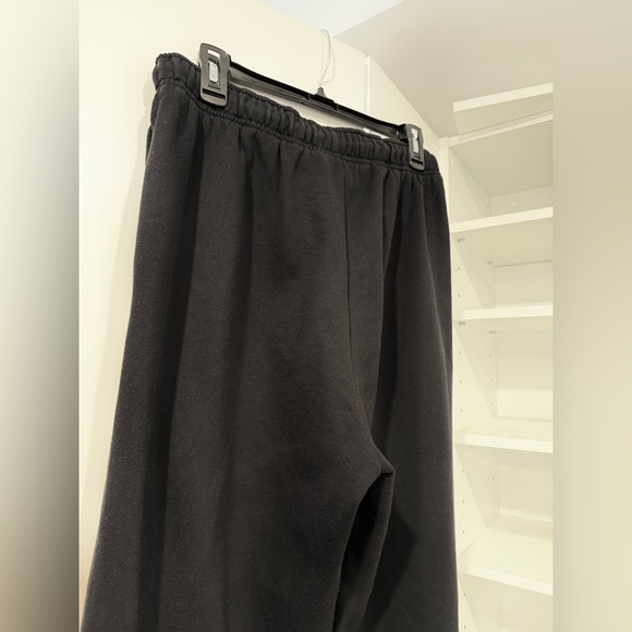 ALO Yoga Women's Accolade Sweatpant Black - Picture 9 of 10